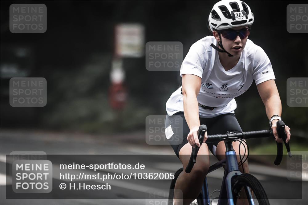 13.09.2026 - Stadtparktriathlon H.Heesch http://msf.ph/oto/10362005 13.09.2026 10:03:49 Radfahren 268, 294, 303 meine-sportfotos.de