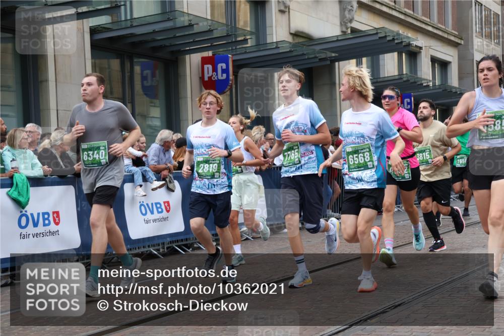 13.09.2026 - 21. swb-Marathon Bremen Strokosch-Dieckow http://msf.ph/oto/10362021 13.09.2026 13:36:21 Ziel 164, 372, 551, 813, 843, 900, 1738, 1880, 1936, 2467, 2673, 2700, 2731, 2819, 2823, 3067, 3541, 3585, 3635, 3815, 3874, 3998, 4006, 4050, 4182, 4216, 4304, 4335, 4414, 4676, 4892, 5061, 5447, 5656, 5781, 5823, 6050, 6280, 6340, 6516, 6527, 6568, 6966, 7039, 7229, 7237, 7249, 7344, 7640, 7656, 7765, 7808, 8498, 8525, 8685, 8723, 8790, 8905, 9658, 9776, 9807, 9899, 10068, 10070, 563, 1072, 1867, 2339, 2692, 2700, 2931, 2949, 3224, 3291, 3489, 6982 meine-sportfotos.de