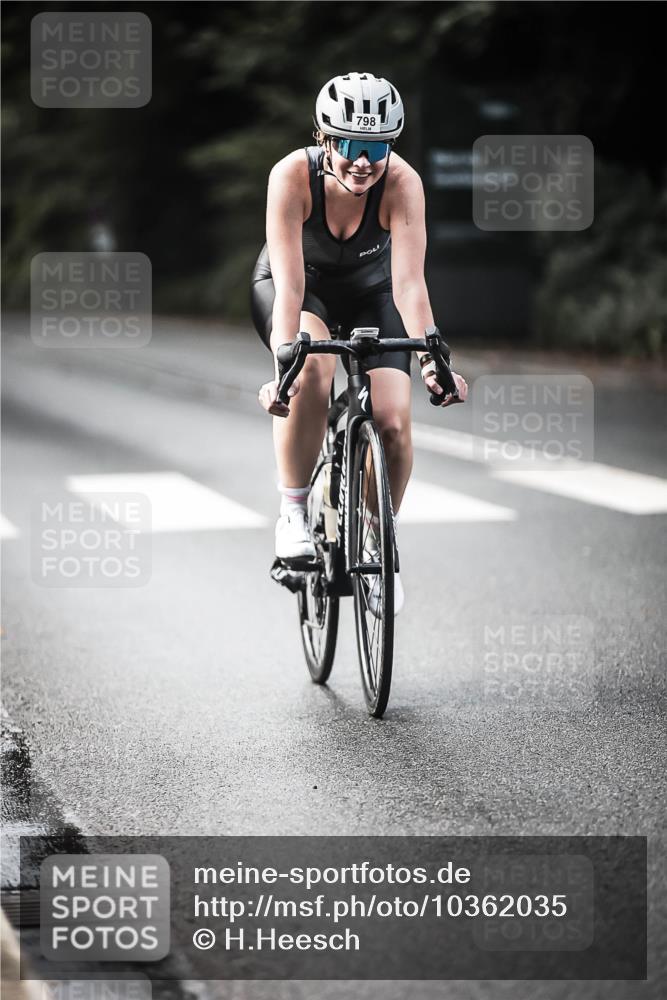 13.09.2026 - Stadtparktriathlon H.Heesch http://msf.ph/oto/10362035 13.09.2026 11:18:20 Radfahren 746, 798, 801 meine-sportfotos.de