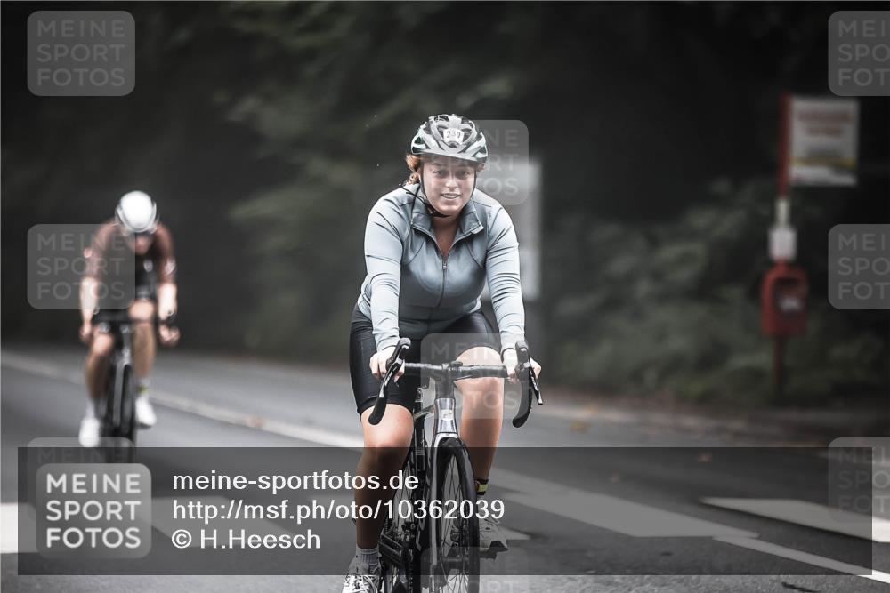 13.09.2026 - Stadtparktriathlon H.Heesch http://msf.ph/oto/10362039 13.09.2026 10:04:07 Radfahren 215, 230, 297, 305 meine-sportfotos.de