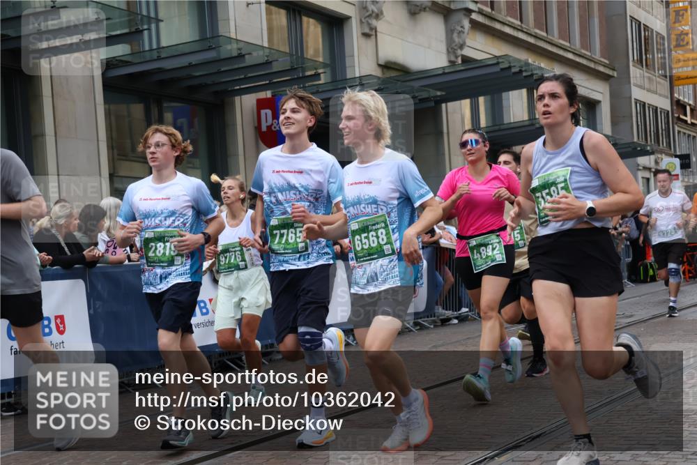 13.09.2026 - 21. swb-Marathon Bremen Strokosch-Dieckow http://msf.ph/oto/10362042 13.09.2026 13:36:22 Ziel 164, 372, 551, 813, 843, 900, 1738, 1880, 1936, 2275, 2467, 2673, 2731, 2819, 2823, 3067, 3541, 3585, 3635, 3815, 3874, 3998, 4006, 4050, 4182, 4216, 4304, 4335, 4414, 4676, 4892, 5061, 5447, 5656, 5781, 5823, 6050, 6280, 6340, 6516, 6527, 6568, 6966, 7039, 7229, 7237, 7249, 7344, 7640, 7656, 7765, 7808, 8498, 8525, 8685, 8723, 8790, 8905, 9658, 9776, 9807, 9899, 10068, 10070, 372, 563, 900, 1072, 1867, 2339, 2692, 2700, 2931, 2949, 3224, 3291, 3489, 6982 meine-sportfotos.de