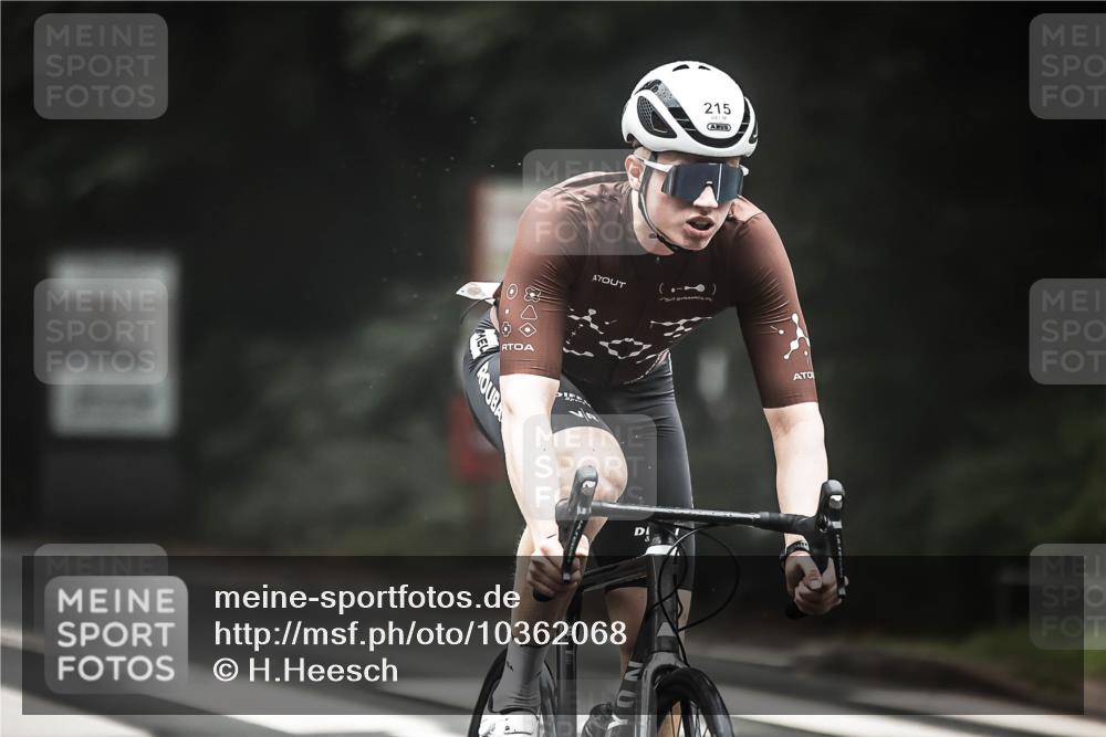 13.09.2026 - Stadtparktriathlon H.Heesch http://msf.ph/oto/10362068 13.09.2026 10:04:08 Radfahren 215, 230, 297, 305 meine-sportfotos.de
