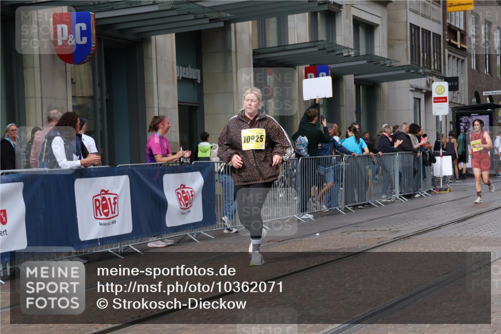 13.09.2026 - 21. swb-Marathon Bremen Strokosch-Dieckow http://msf.ph/oto/10362071 13.09.2026 11:23:04 Ziel 10349, 10754, 10925, 11266, 11663, 12340, 12440, 11574, 12083 meine-sportfotos.de