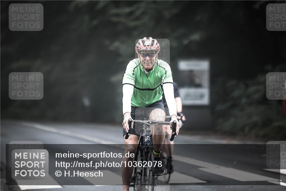 13.09.2026 - Stadtparktriathlon H.Heesch http://msf.ph/oto/10362078 13.09.2026 10:04:11 Radfahren 215, 230, 297, 305 meine-sportfotos.de