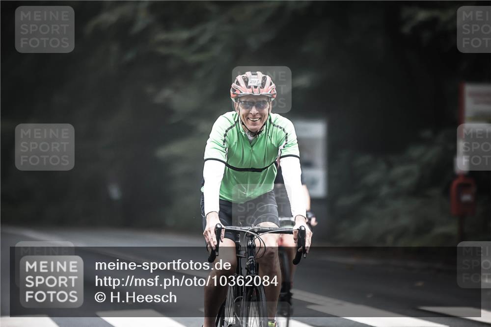 13.09.2026 - Stadtparktriathlon H.Heesch http://msf.ph/oto/10362084 13.09.2026 10:04:11 Radfahren 215, 230, 297, 305 meine-sportfotos.de