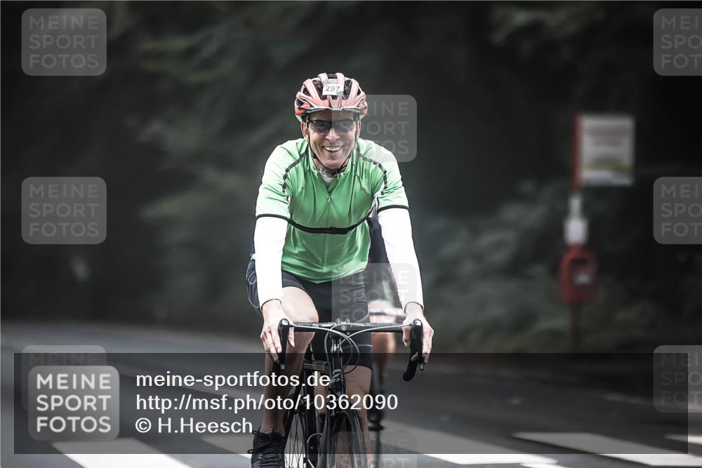 13.09.2026 - Stadtparktriathlon H.Heesch http://msf.ph/oto/10362090 13.09.2026 10:04:11 Radfahren 215, 230, 297, 305 meine-sportfotos.de