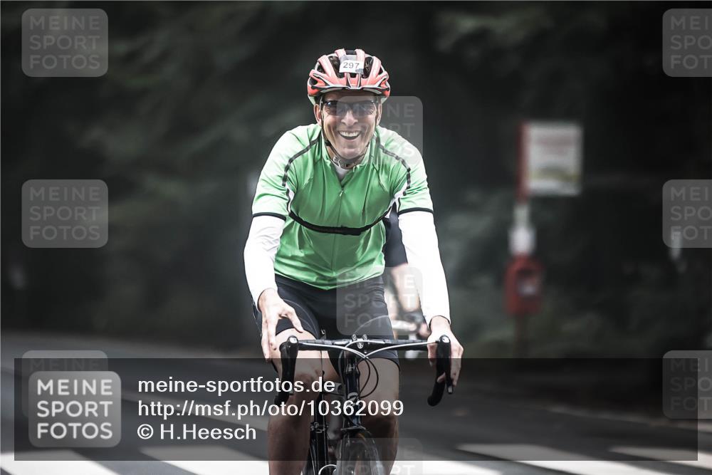 13.09.2026 - Stadtparktriathlon H.Heesch http://msf.ph/oto/10362099 13.09.2026 10:04:11 Radfahren 215, 230, 297, 305 meine-sportfotos.de