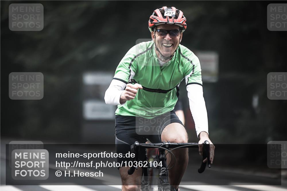 13.09.2026 - Stadtparktriathlon H.Heesch http://msf.ph/oto/10362104 13.09.2026 10:04:11 Radfahren 215, 230, 297, 305 meine-sportfotos.de