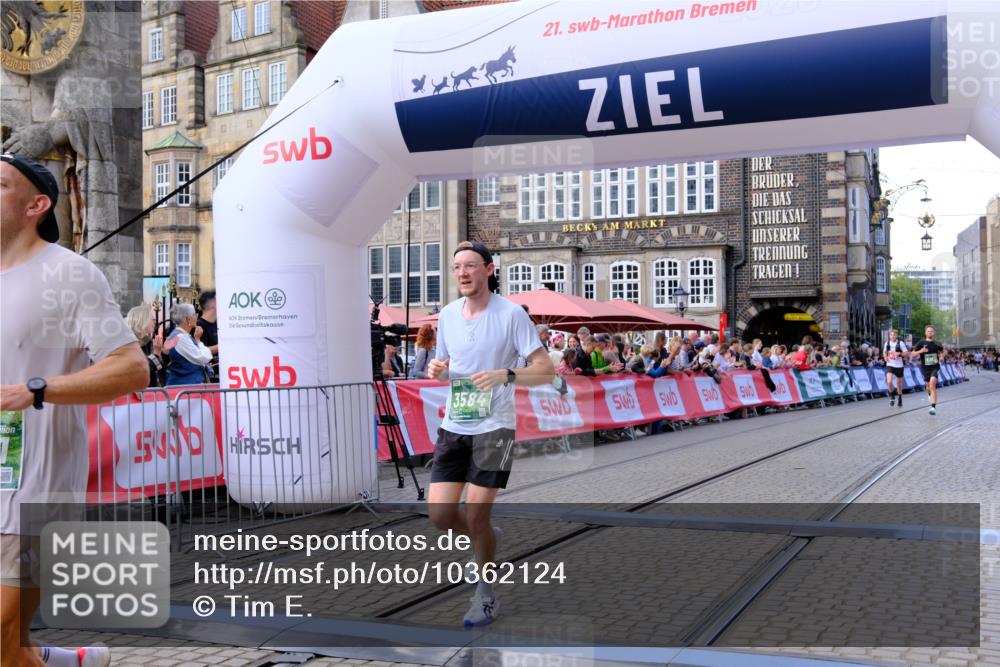 13.09.2026 - 21. swb-Marathon Bremen Tim E. http://msf.ph/oto/10362124 13.09.2026 12:59:32 Ziel 658, 1248, 1508, 1751, 1800, 1993, 2651, 3584, 3688, 4096, 4399, 6991, 8383, 9533 meine-sportfotos.de