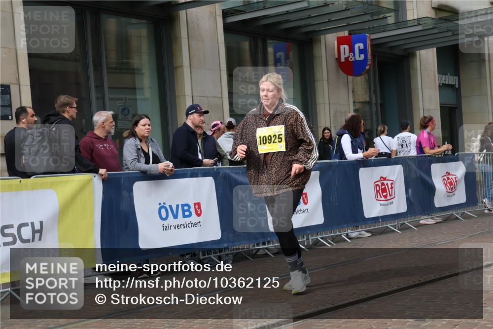 13.09.2026 - 21. swb-Marathon Bremen Strokosch-Dieckow http://msf.ph/oto/10362125 13.09.2026 11:23:06 Ziel 10349, 10754, 10925, 11266, 11663, 12340, 12440, 11574, 12083 meine-sportfotos.de