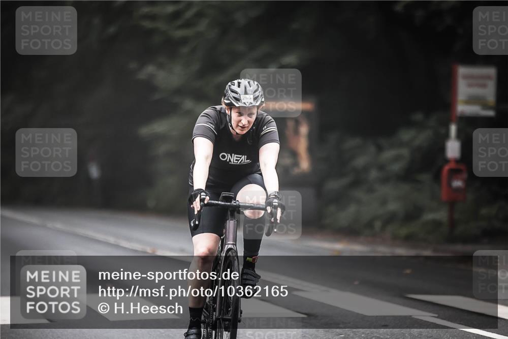 13.09.2026 - Stadtparktriathlon H.Heesch http://msf.ph/oto/10362165 13.09.2026 10:04:25 Radfahren 252, 265 meine-sportfotos.de