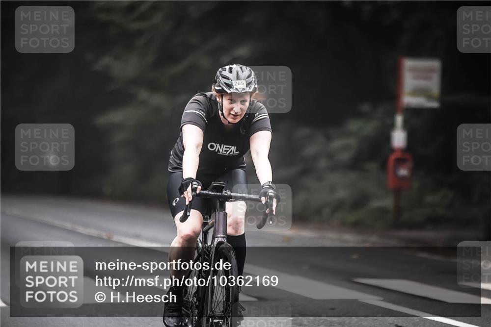 13.09.2026 - Stadtparktriathlon H.Heesch http://msf.ph/oto/10362169 13.09.2026 10:04:25 Radfahren 252, 265 meine-sportfotos.de