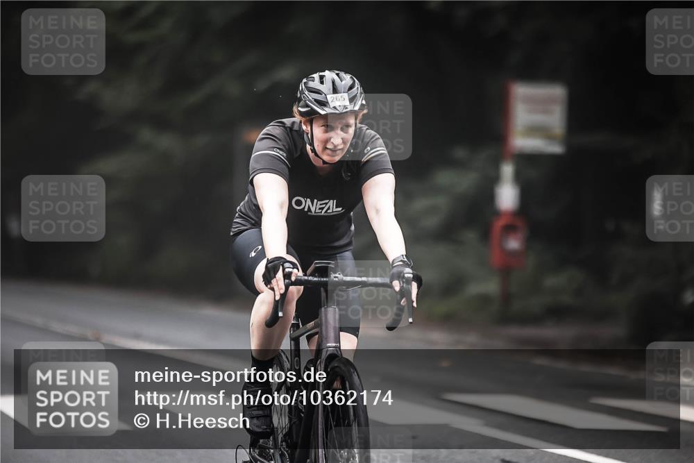 13.09.2026 - Stadtparktriathlon H.Heesch http://msf.ph/oto/10362174 13.09.2026 10:04:25 Radfahren 252, 265 meine-sportfotos.de