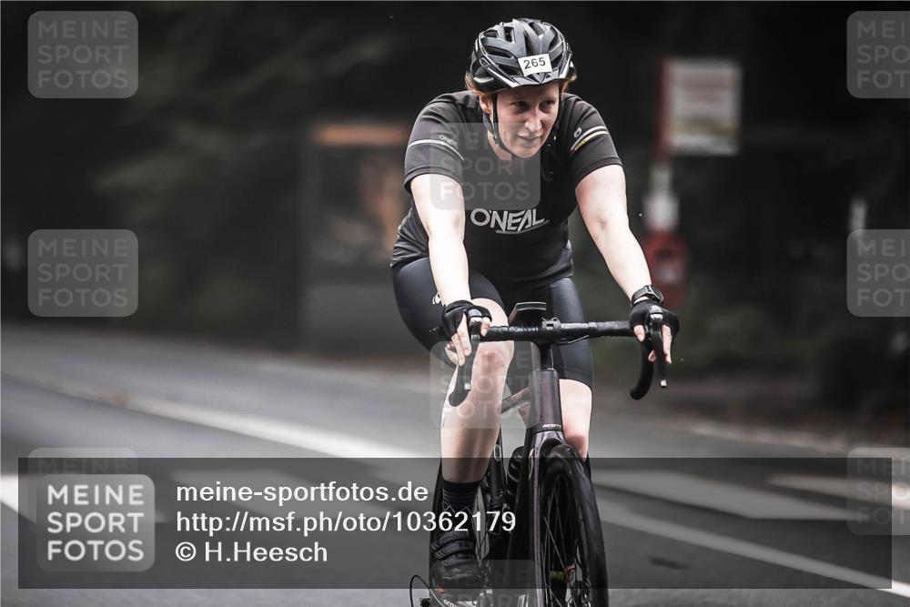 13.09.2026 - Stadtparktriathlon H.Heesch http://msf.ph/oto/10362179 13.09.2026 10:04:25 Radfahren 252, 265 meine-sportfotos.de