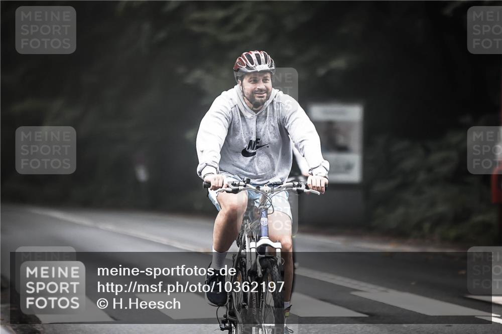 13.09.2026 - Stadtparktriathlon H.Heesch http://msf.ph/oto/10362197 13.09.2026 10:04:35 Radfahren 250, 319, 329 meine-sportfotos.de
