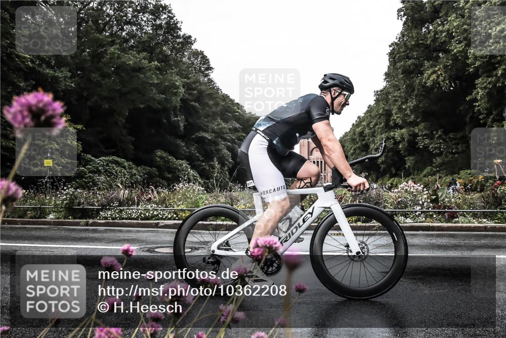 13.09.2026 - Stadtparktriathlon H.Heesch http://msf.ph/oto/10362208 13.09.2026 12:21:34 Radfahren 975, 996, 1066 meine-sportfotos.de