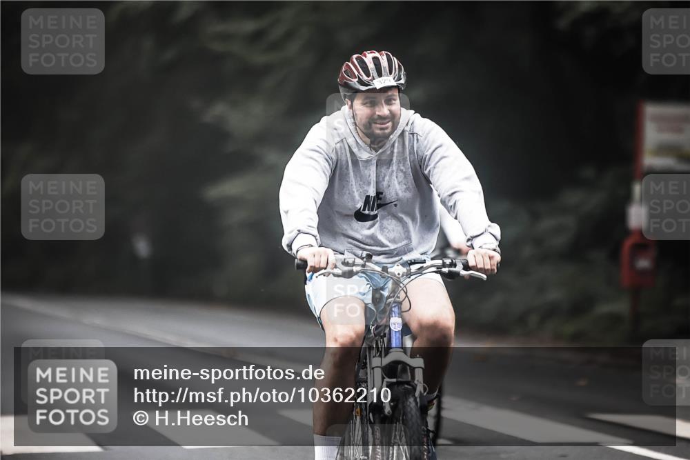 13.09.2026 - Stadtparktriathlon H.Heesch http://msf.ph/oto/10362210 13.09.2026 10:04:35 Radfahren 250, 319, 329 meine-sportfotos.de