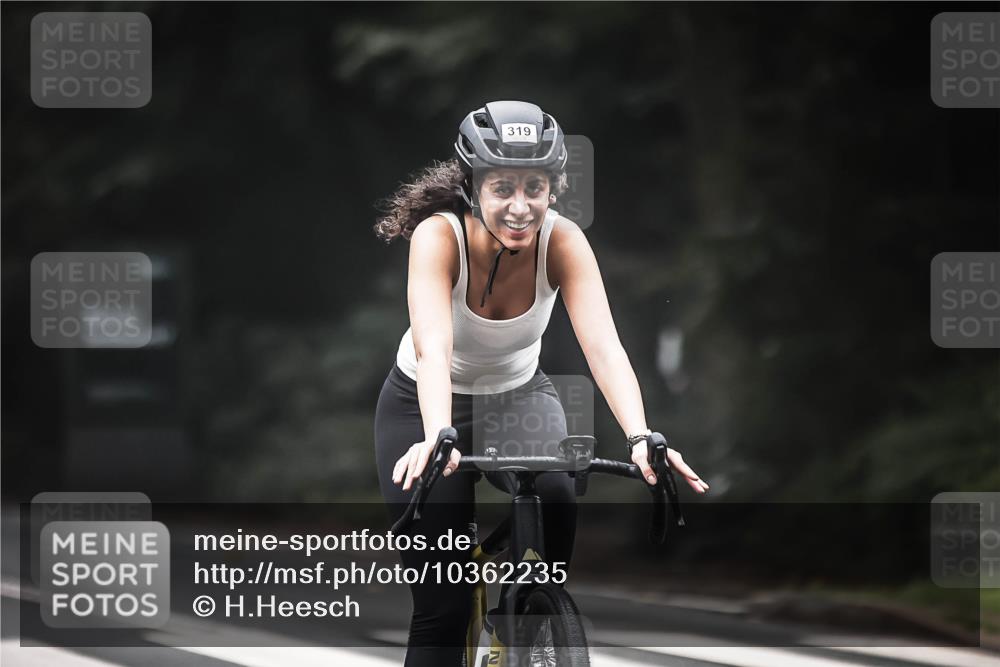 13.09.2026 - Stadtparktriathlon H.Heesch http://msf.ph/oto/10362235 13.09.2026 10:04:42 Radfahren 250, 260, 319, 320 meine-sportfotos.de
