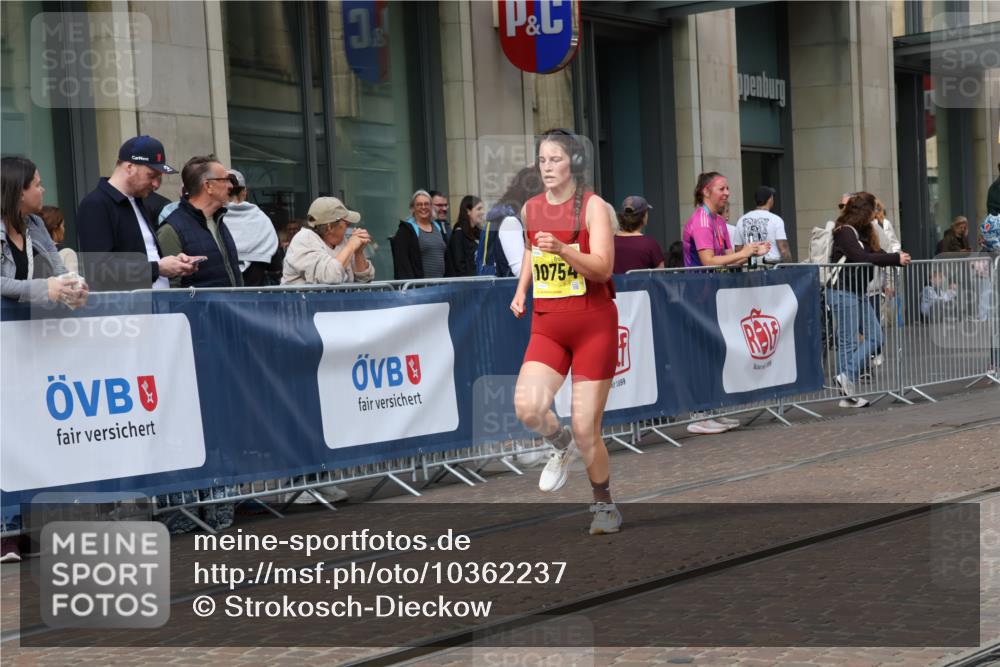 13.09.2026 - 21. swb-Marathon Bremen Strokosch-Dieckow http://msf.ph/oto/10362237 13.09.2026 11:23:10 Ziel 10754, 10925, 11266, 11663, 12340, 12440, 10349, 12083 meine-sportfotos.de