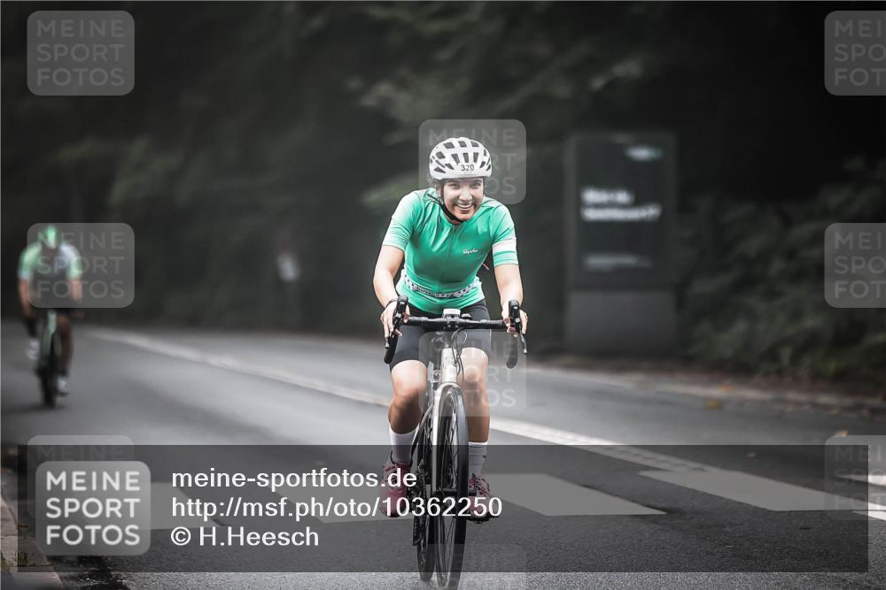 13.09.2026 - Stadtparktriathlon H.Heesch http://msf.ph/oto/10362250 13.09.2026 10:04:45 Radfahren 260, 319, 320 meine-sportfotos.de