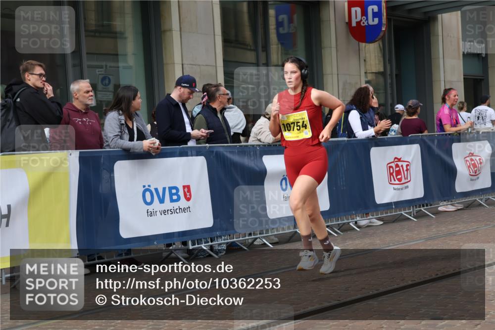 13.09.2026 - 21. swb-Marathon Bremen Strokosch-Dieckow http://msf.ph/oto/10362253 13.09.2026 11:23:10 Ziel 10754, 10925, 11266, 11663, 12340, 12440, 10349, 12083 meine-sportfotos.de