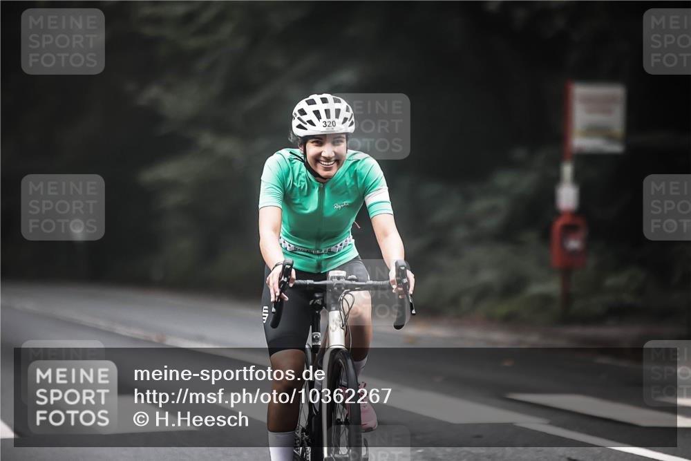 13.09.2026 - Stadtparktriathlon H.Heesch http://msf.ph/oto/10362267 13.09.2026 10:04:45 Radfahren 260, 319, 320 meine-sportfotos.de