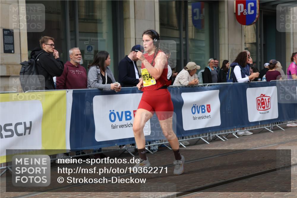 13.09.2026 - 21. swb-Marathon Bremen Strokosch-Dieckow http://msf.ph/oto/10362271 13.09.2026 11:23:11 Ziel 10754, 10925, 11266, 11663, 12340, 12440, 10349, 10754, 12083 meine-sportfotos.de