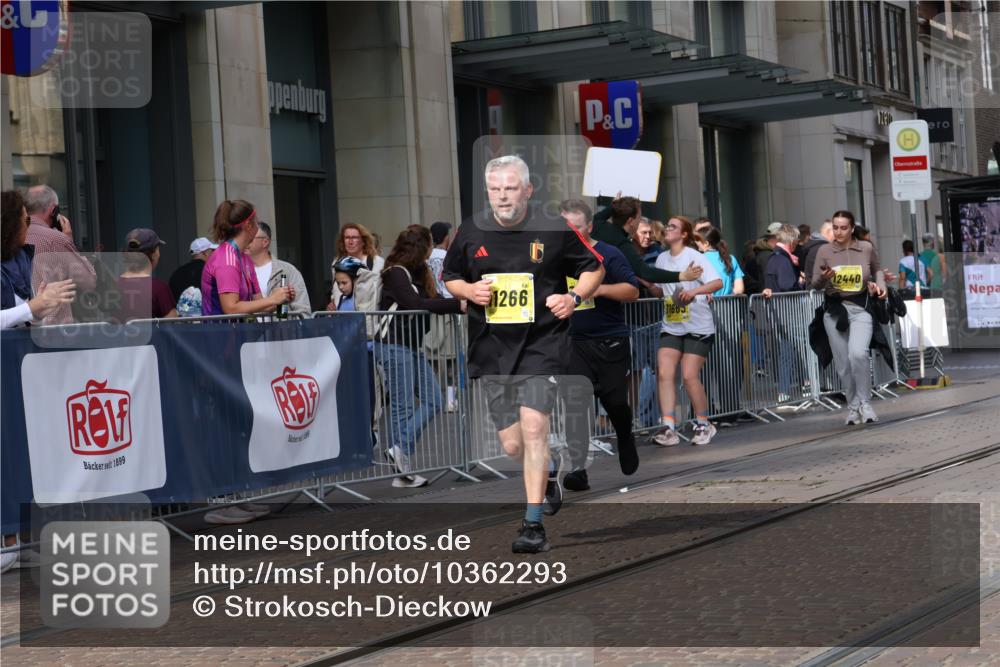 13.09.2026 - 21. swb-Marathon Bremen Strokosch-Dieckow http://msf.ph/oto/10362293 13.09.2026 11:23:12 Ziel 10925, 11266, 11663, 12340, 12440, 10349, 10754, 12083 meine-sportfotos.de