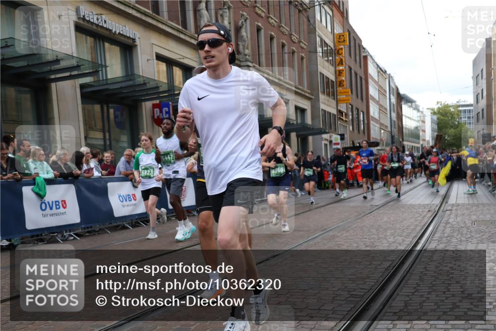 13.09.2026 - 21. swb-Marathon Bremen Strokosch-Dieckow http://msf.ph/oto/10362320 13.09.2026 13:36:28 Ziel 164, 551, 813, 843, 1641, 1849, 1936, 2275, 2673, 2731, 2819, 2823, 3122, 3541, 3585, 3635, 3787, 3815, 3874, 3998, 4006, 4050, 4182, 4216, 4304, 4335, 4414, 4676, 4892, 5061, 5236, 5355, 5447, 5656, 5823, 6050, 6269, 6280, 6340, 6408, 6516, 6568, 6966, 7039, 7046, 7229, 7237, 7344, 7640, 7656, 7765, 8034, 8498, 8685, 8723, 8790, 9331, 9589, 9658, 9776, 9807, 10068, 10070, 372, 900, 1072, 1738, 1880, 2339, 2467, 2692, 2700, 2731, 2823, 2931, 2949, 3067, 3224, 3291 meine-sportfotos.de