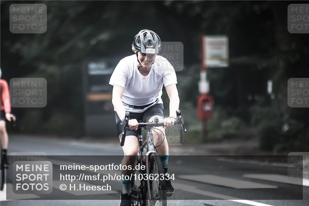 13.09.2026 - Stadtparktriathlon H.Heesch http://msf.ph/oto/10362334 13.09.2026 10:04:54 Radfahren 231, 246 meine-sportfotos.de