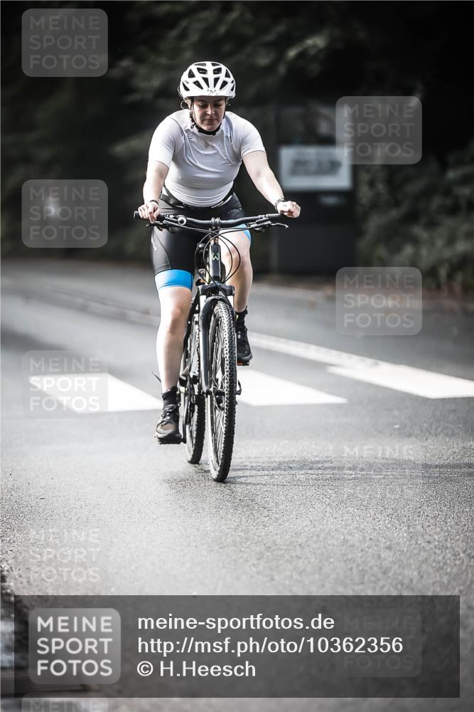 13.09.2026 - Stadtparktriathlon H.Heesch http://msf.ph/oto/10362356 13.09.2026 11:18:43 Radfahren 573, 610, 688, 754 meine-sportfotos.de