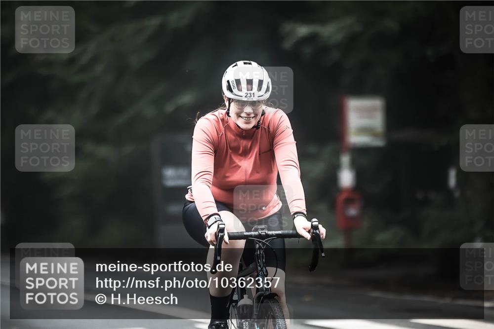 13.09.2026 - Stadtparktriathlon H.Heesch http://msf.ph/oto/10362357 13.09.2026 10:04:56 Radfahren 231, 246 meine-sportfotos.de