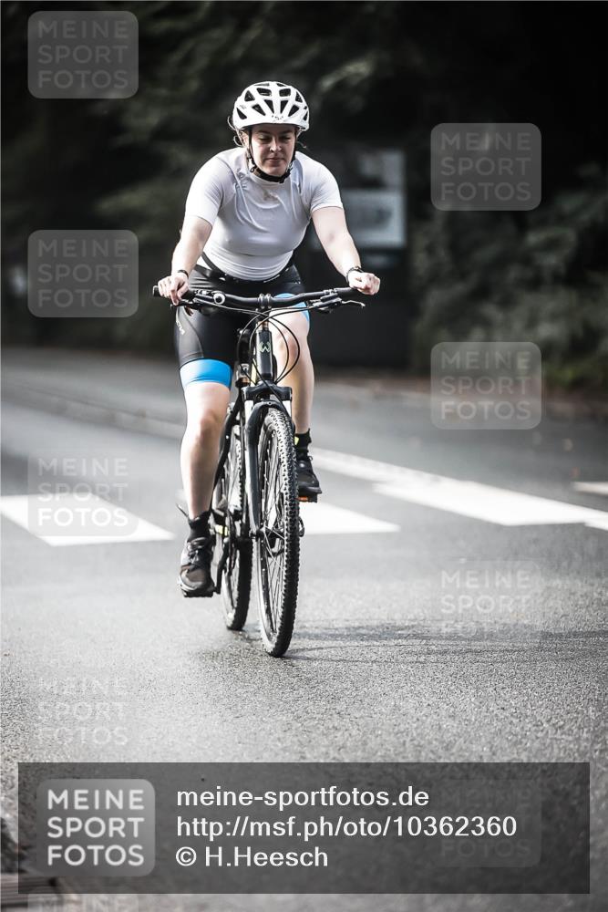 13.09.2026 - Stadtparktriathlon H.Heesch http://msf.ph/oto/10362360 13.09.2026 11:18:43 Radfahren 573, 610, 688, 754 meine-sportfotos.de