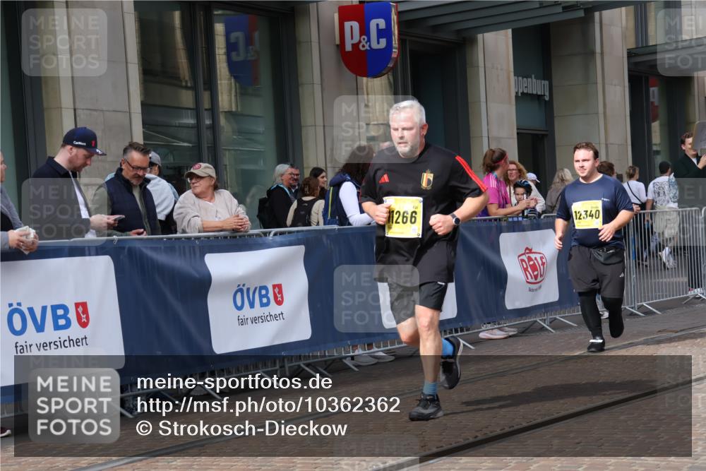 13.09.2026 - 21. swb-Marathon Bremen Strokosch-Dieckow http://msf.ph/oto/10362362 13.09.2026 11:23:14 Ziel 10925, 11266, 11663, 12340, 12440, 10349, 10754, 10925, 12083 meine-sportfotos.de