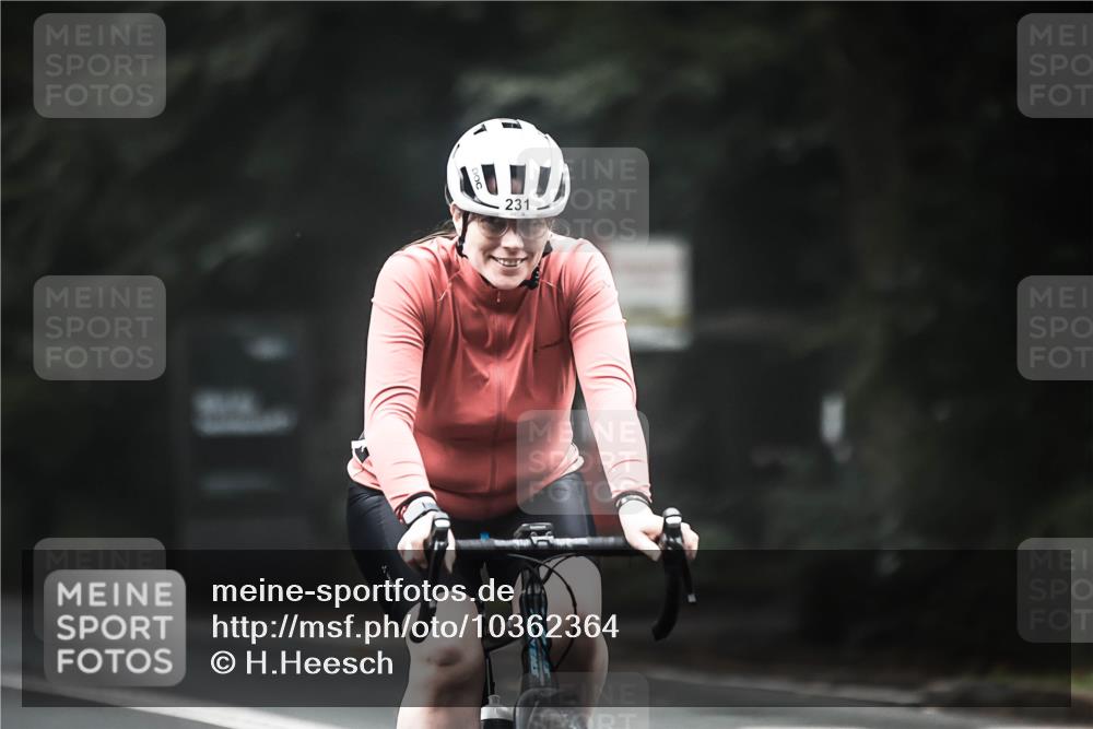 13.09.2026 - Stadtparktriathlon H.Heesch http://msf.ph/oto/10362364 13.09.2026 10:04:56 Radfahren 231, 246 meine-sportfotos.de