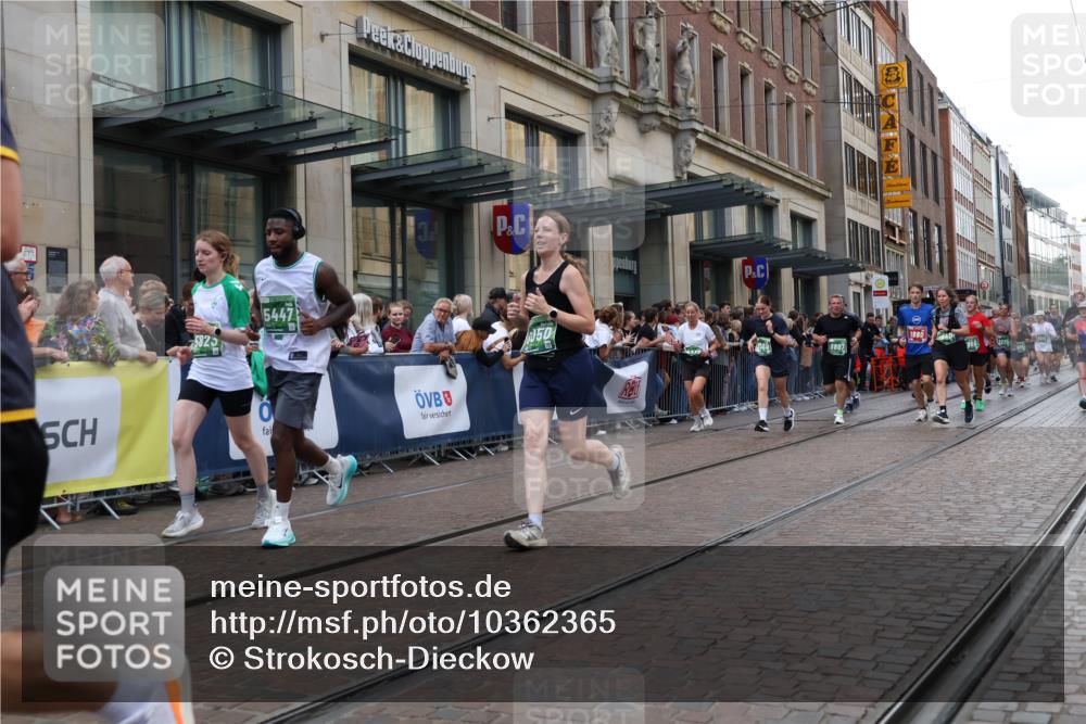 13.09.2026 - 21. swb-Marathon Bremen Strokosch-Dieckow http://msf.ph/oto/10362365 13.09.2026 13:36:29 Ziel 164, 551, 813, 843, 1641, 1849, 1936, 2275, 2673, 2819, 3122, 3541, 3585, 3635, 3787, 3815, 3874, 3998, 4006, 4050, 4261, 4304, 4335, 4414, 4676, 4892, 5061, 5236, 5355, 5447, 5656, 5823, 6050, 6056, 6269, 6280, 6340, 6408, 6516, 6568, 6966, 7039, 7046, 7229, 7237, 7398, 7640, 7656, 7765, 8034, 8498, 8685, 8723, 8790, 8839, 9331, 9589, 9658, 9776, 9807, 10068, 10070, 164, 372, 900, 1072, 1738, 1880, 2339, 2467, 2673, 2692, 2700, 2731, 2823, 2931, 2949, 3067, 3224, 3291, 4006 meine-sportfotos.de