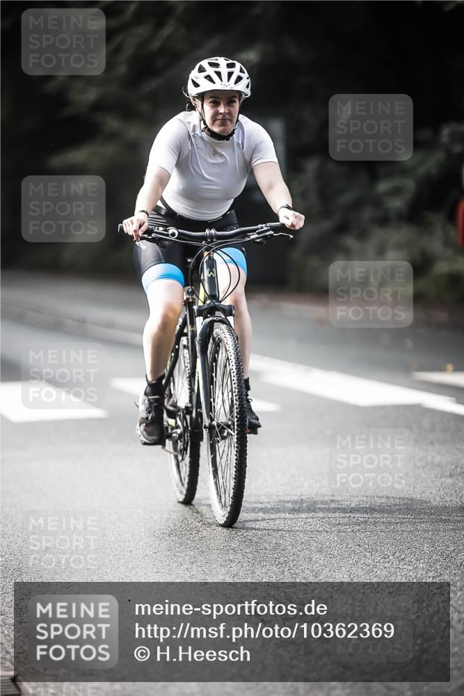 13.09.2026 - Stadtparktriathlon H.Heesch http://msf.ph/oto/10362369 13.09.2026 11:18:43 Radfahren 573, 610, 688, 754 meine-sportfotos.de