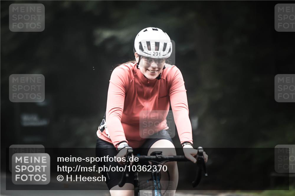 13.09.2026 - Stadtparktriathlon H.Heesch http://msf.ph/oto/10362370 13.09.2026 10:04:56 Radfahren 231, 246 meine-sportfotos.de