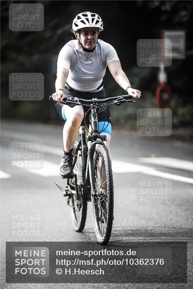 13.09.2026 - Stadtparktriathlon H.Heesch http://msf.ph/oto/10362376 13.09.2026 11:18:43 Radfahren 573, 610, 688, 754 meine-sportfotos.de