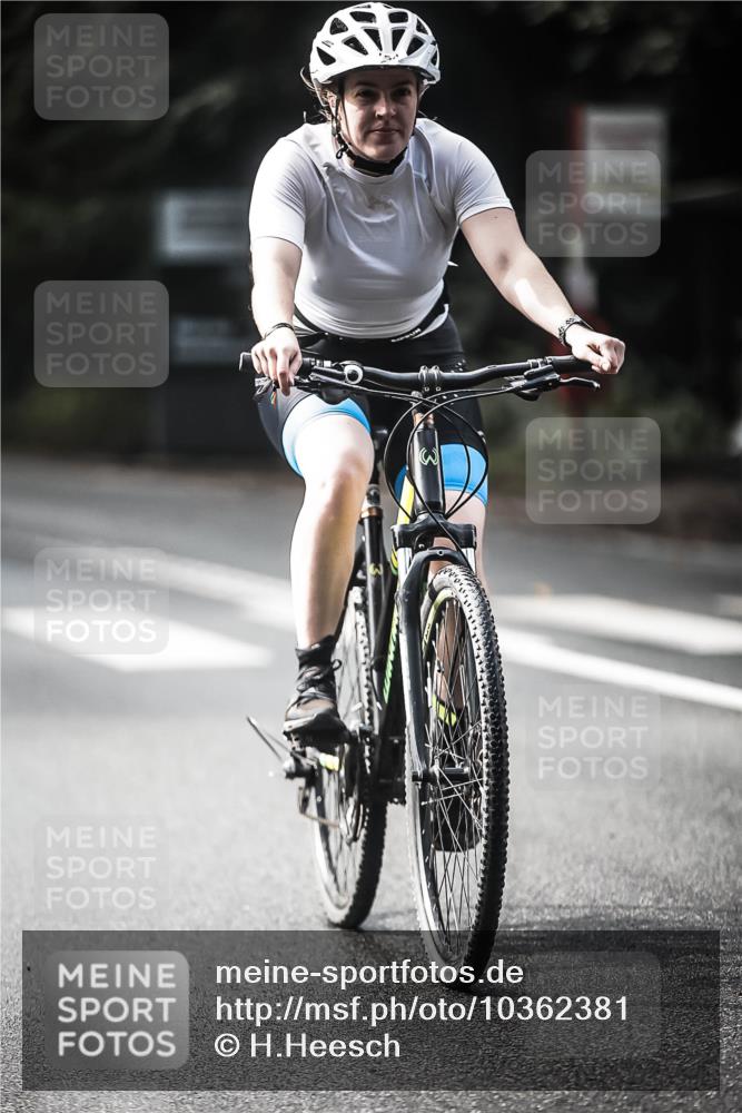 13.09.2026 - Stadtparktriathlon H.Heesch http://msf.ph/oto/10362381 13.09.2026 11:18:43 Radfahren 573, 610, 688, 754 meine-sportfotos.de