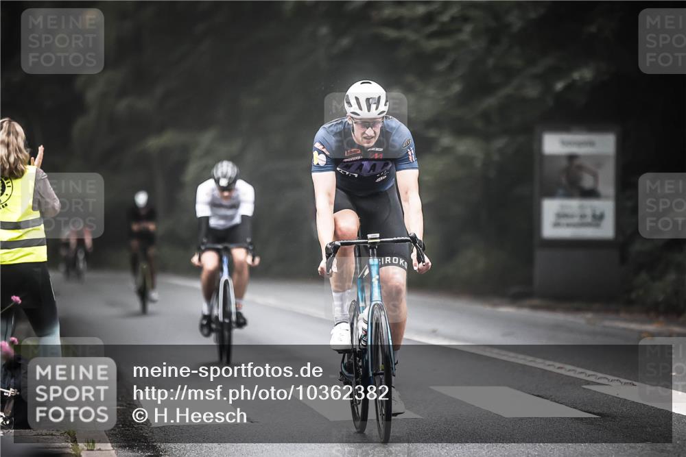 13.09.2026 - Stadtparktriathlon H.Heesch http://msf.ph/oto/10362382 13.09.2026 10:05:04 Radfahren 258, 311, 312 meine-sportfotos.de