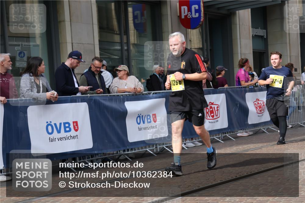 13.09.2026 - 21. swb-Marathon Bremen Strokosch-Dieckow http://msf.ph/oto/10362384 13.09.2026 11:23:14 Ziel 10925, 11266, 11663, 12340, 12440, 10349, 10754, 10925, 12083 meine-sportfotos.de