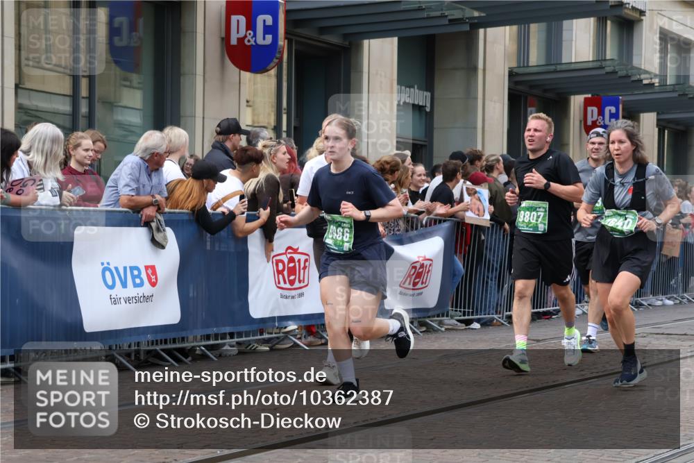 13.09.2026 - 21. swb-Marathon Bremen Strokosch-Dieckow http://msf.ph/oto/10362387 13.09.2026 13:36:30 Ziel 551, 813, 843, 1641, 1849, 1936, 2241, 2275, 2819, 3122, 3541, 3585, 3635, 3787, 3815, 3874, 3998, 4050, 4261, 4304, 4335, 4414, 4676, 4892, 5061, 5236, 5355, 5447, 5656, 5823, 6050, 6056, 6269, 6280, 6340, 6408, 6516, 6568, 6966, 7039, 7046, 7229, 7237, 7398, 7640, 7656, 7765, 8034, 8498, 8685, 8723, 8790, 8839, 9331, 9589, 9658, 9776, 9807, 10068, 10070, 164, 372, 900, 1072, 1738, 1880, 2339, 2467, 2673, 2692, 2700, 2731, 2823, 2931, 2949, 3067, 3291, 3585, 4006 meine-sportfotos.de