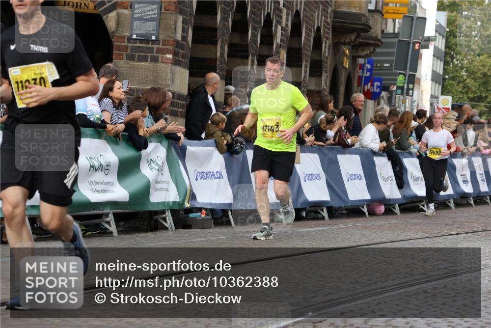 13.09.2026 - 21. swb-Marathon Bremen Strokosch-Dieckow http://msf.ph/oto/10362388 13.09.2026 10:58:48 Ziel 10878, 10879, 11004, 11152, 11189, 11202, 11384, 11403, 11455, 11686, 11750, 11906, 11953, 11955, 12092, 12180, 12237, 12320, 12499, 12505, 12518, 10254, 10383, 10427, 10477, 10485, 10787, 10794, 10843, 11034, 11267, 11278, 11602, 12015, 12127, 12130, 12131, 12176, 12271, 12297, 12414 meine-sportfotos.de