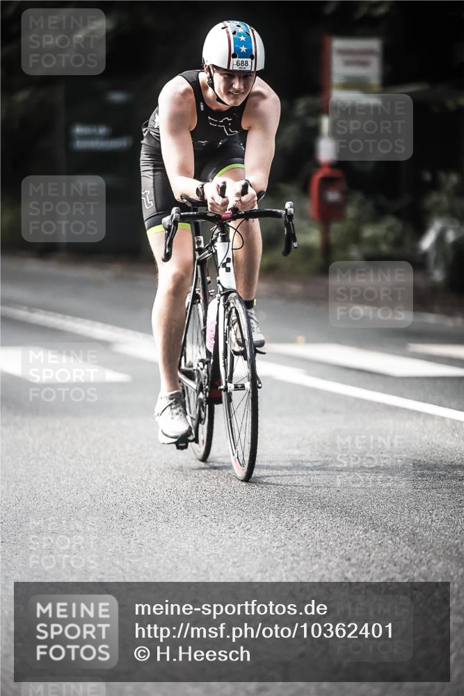 13.09.2026 - Stadtparktriathlon H.Heesch http://msf.ph/oto/10362401 13.09.2026 11:18:49 Radfahren 603, 688, 754 meine-sportfotos.de