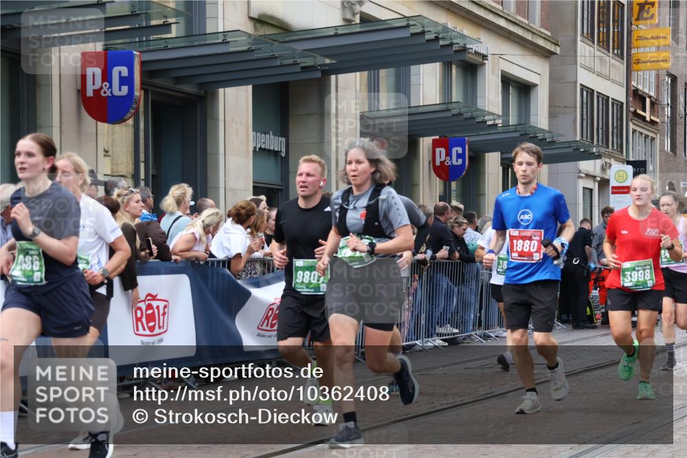 13.09.2026 - 21. swb-Marathon Bremen Strokosch-Dieckow http://msf.ph/oto/10362408 13.09.2026 13:36:31 Ziel 551, 813, 843, 1641, 1849, 1936, 2241, 2275, 2819, 2930, 3122, 3541, 3635, 3787, 3815, 3874, 3909, 3998, 4050, 4261, 4304, 4335, 4410, 4414, 4676, 4892, 5061, 5236, 5355, 5447, 5656, 5823, 6050, 6056, 6269, 6280, 6340, 6408, 6516, 6568, 6966, 7039, 7046, 7229, 7237, 7398, 7445, 7640, 7656, 7765, 8034, 8498, 8685, 8723, 8790, 8839, 9331, 9589, 9658, 9776, 9807, 164, 372, 900, 1738, 1880, 2339, 2467, 2673, 2692, 2700, 2731, 2823, 2949, 3067, 3585, 4006 meine-sportfotos.de