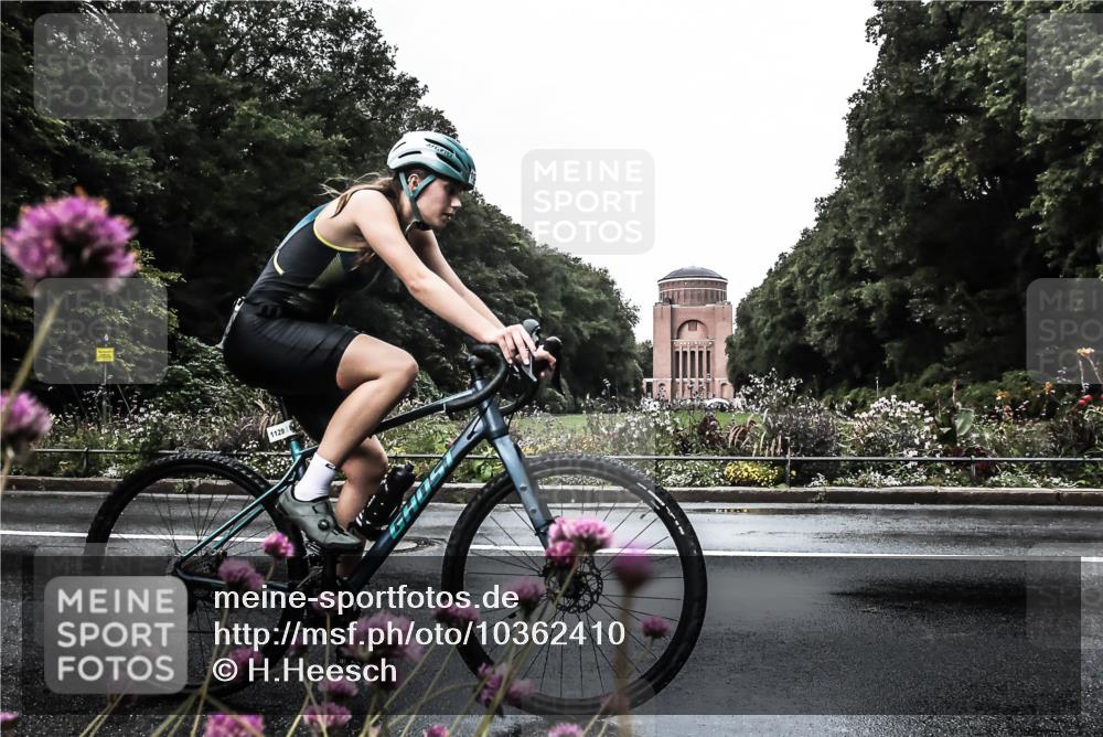 13.09.2026 - Stadtparktriathlon H.Heesch http://msf.ph/oto/10362410 13.09.2026 12:22:45 Radfahren 1040, 1054, 1129 meine-sportfotos.de