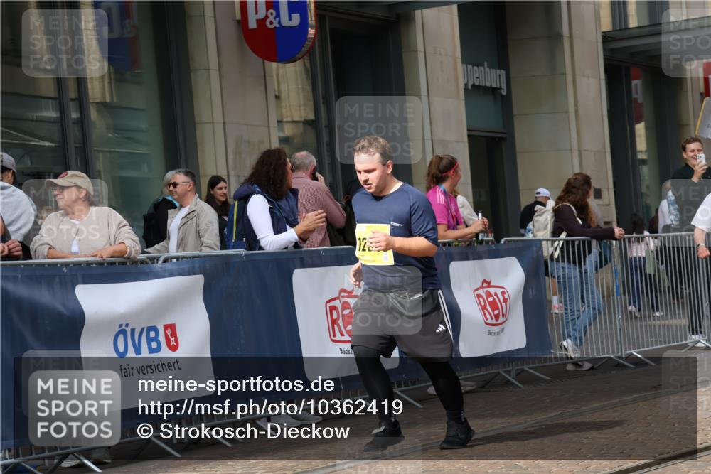 13.09.2026 - 21. swb-Marathon Bremen Strokosch-Dieckow http://msf.ph/oto/10362419 13.09.2026 11:23:15 Ziel 11266, 11663, 12340, 12440, 10349, 10754, 10925, 12083 meine-sportfotos.de