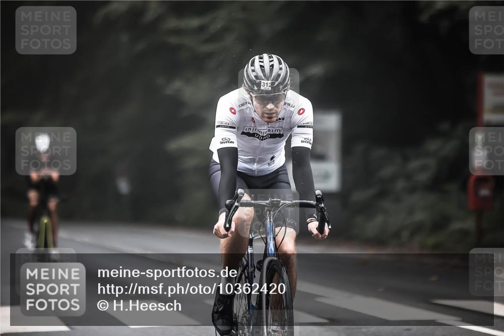 13.09.2026 - Stadtparktriathlon H.Heesch http://msf.ph/oto/10362420 13.09.2026 10:05:06 Radfahren 258, 311, 312 meine-sportfotos.de