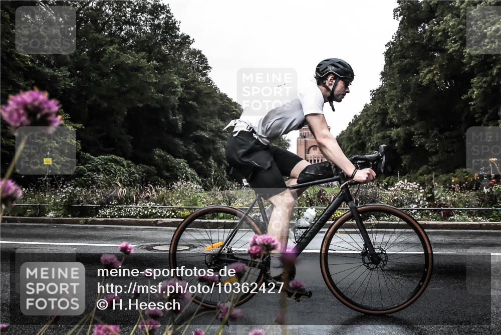 13.09.2026 - Stadtparktriathlon H.Heesch http://msf.ph/oto/10362427 13.09.2026 12:22:47 Radfahren 1054, 1129 meine-sportfotos.de
